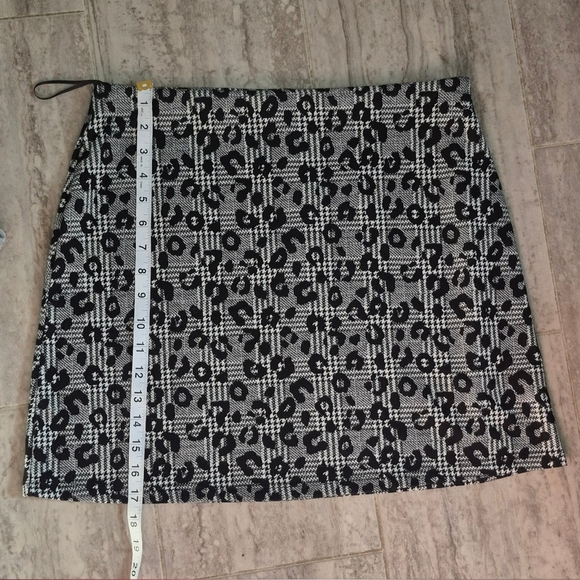 F&F Dresses & Skirts - F&F Monochrome Patterned Mini Skirt